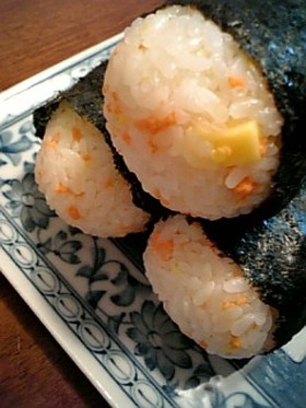 なんちゃって♪スモークサーモンなおにぎり