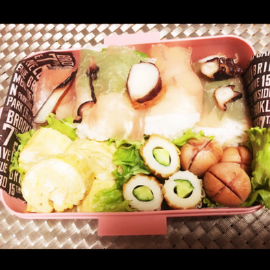 娘弁当  生ハムのイカ燻製乗せ寿司の写真