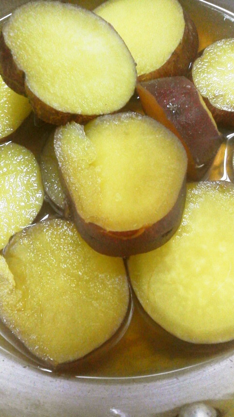 サフランでサツマイモの甘煮の画像