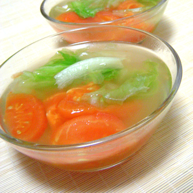 トマト＆レタスのナンプラースープの写真
