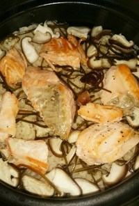 土鍋で絶品～鮭と昆布の炊き込みご飯☆♪