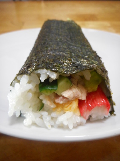 恵方巻に◇ツナとかにかまのサラダ巻寿司の写真