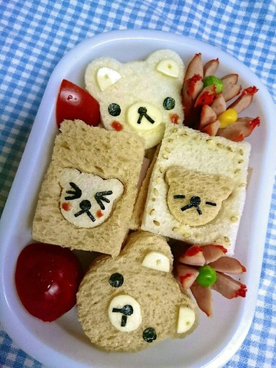 キャラ弁当☆くまさんの二色サンドイッチの写真
