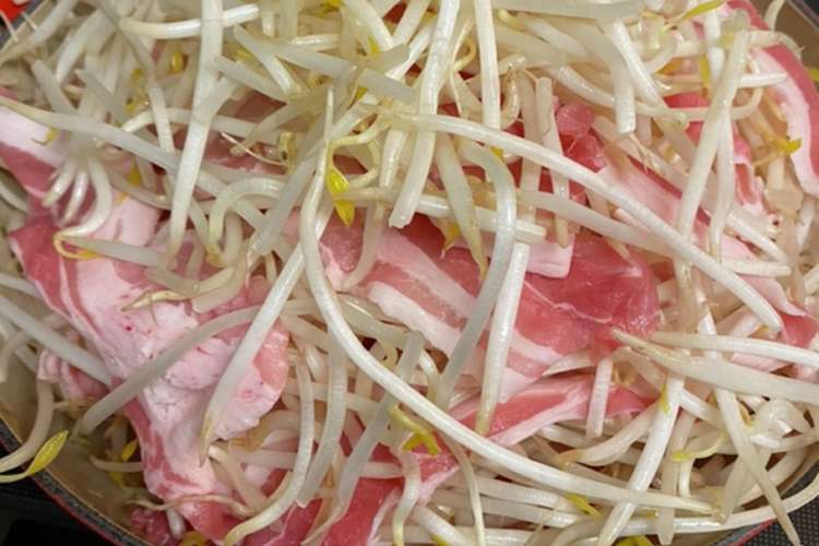 白菜高いから節約 もやしと豚肉の重ね蒸し レシピ 作り方 By りょーーーこ クックパッド 簡単おいしいみんなのレシピが355万品