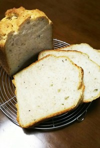 ライ麦全粒粉とシードミックスのHB食パン