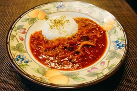 デミソースとトマト缶でハヤシライス。