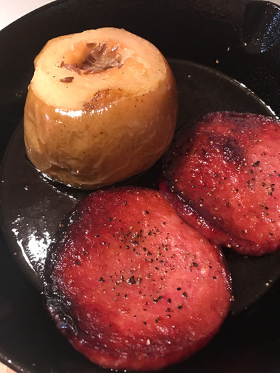 ニトスキ二枚使いで まるごと焼きリンゴ！の写真