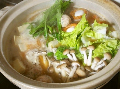 鶏つくねと牡蠣の味噌鍋の写真