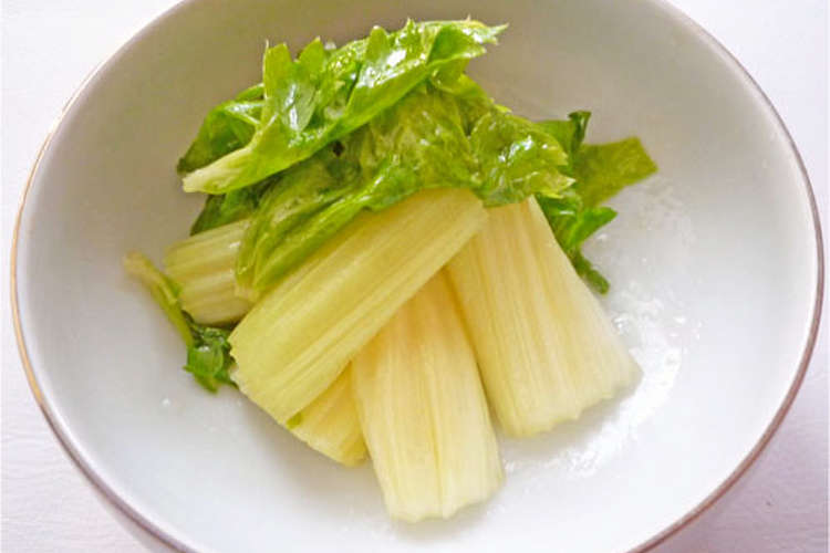 セロリの葉も 振って作るセロリサラダ レシピ 作り方 By Liqueur クックパッド