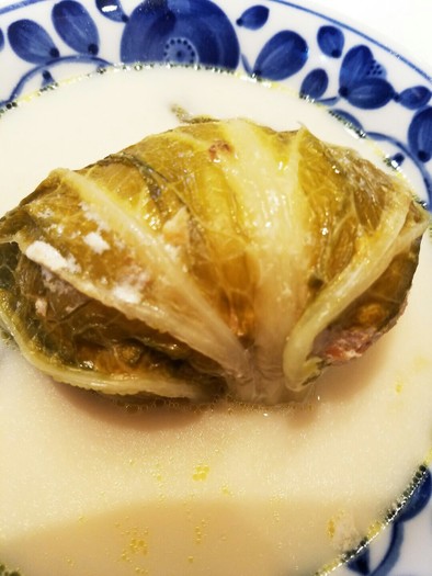 鶏モモ肉のロール白菜　ミルクスープ風の写真