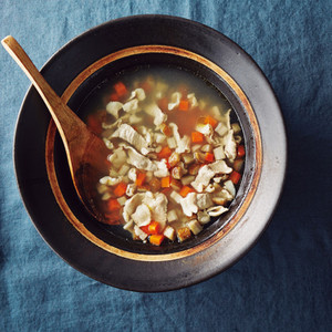 豚肉と根菜の塩麹スープ