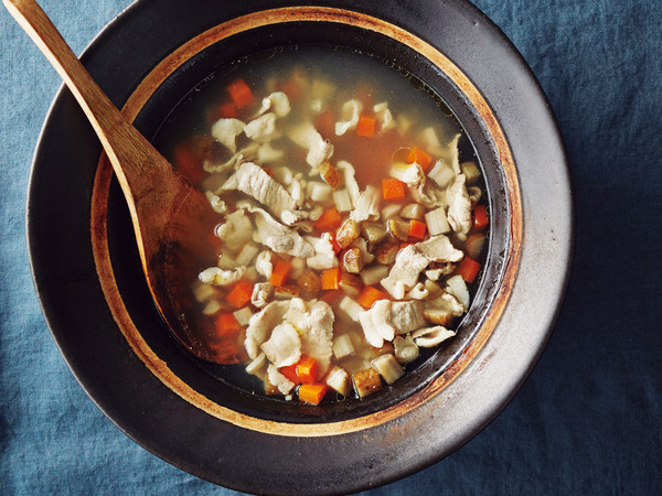 豚肉と根菜の塩麹スープ
