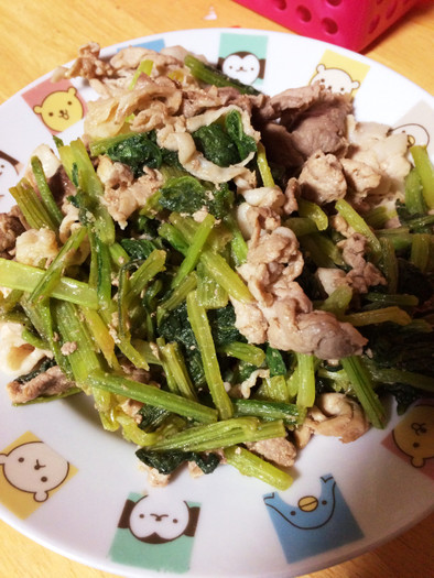 小松菜と豚肉の炒め物の写真