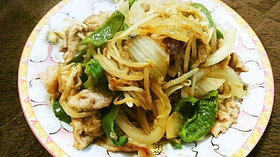 豚こま肉ともやしとピーマンの生姜炒め