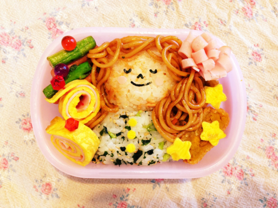 お弁当♡花の髪飾りの女の子の画像