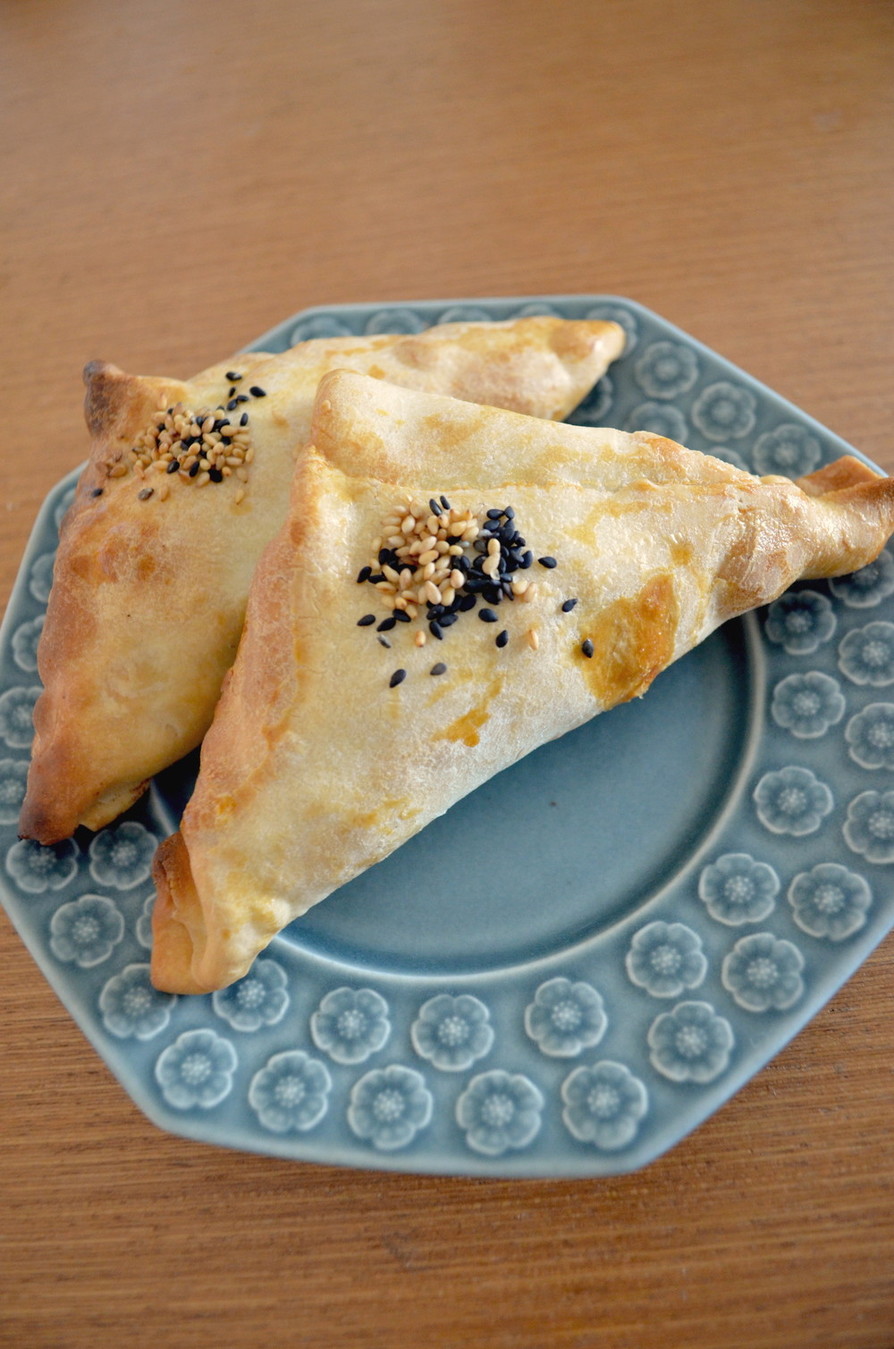 ウズベク風ラム肉のサムサ（ミートパイ）の画像