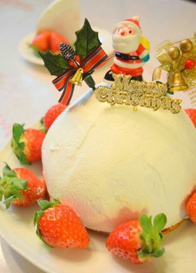 ストロベリー☆チーズムースのドームケーキ