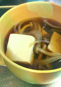 豆腐ときのことたまねぎの和風スープ