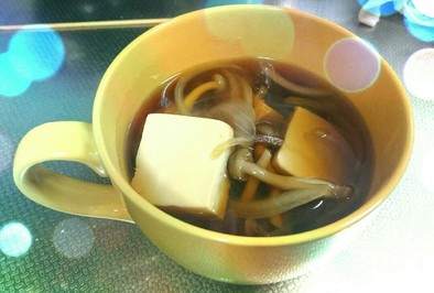 豆腐ときのことたまねぎの和風スープの写真
