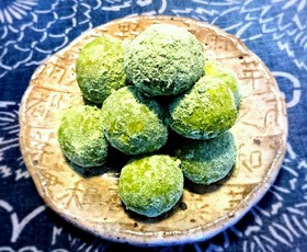 うす茶玉(抹茶風味のスノーボール)