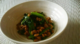 納豆とほうれん草のスタミナ炒め