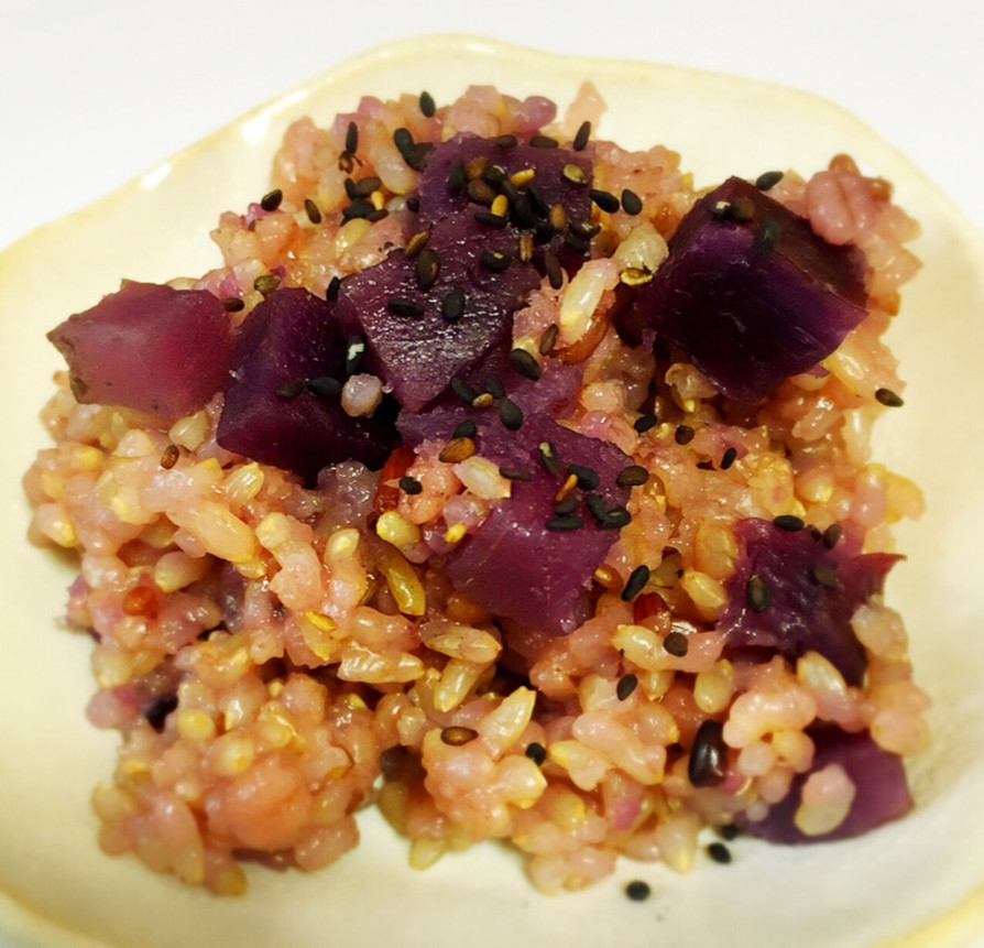 紫芋の炊き込みご飯♩の画像