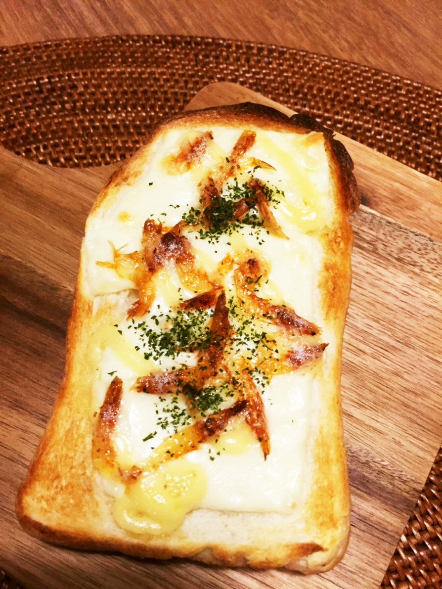 桜エビのチーズトーストの画像
