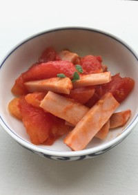 トマトと魚肉ソーセージの炒め物