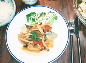 バジルで味付け鱈のパプリカソース