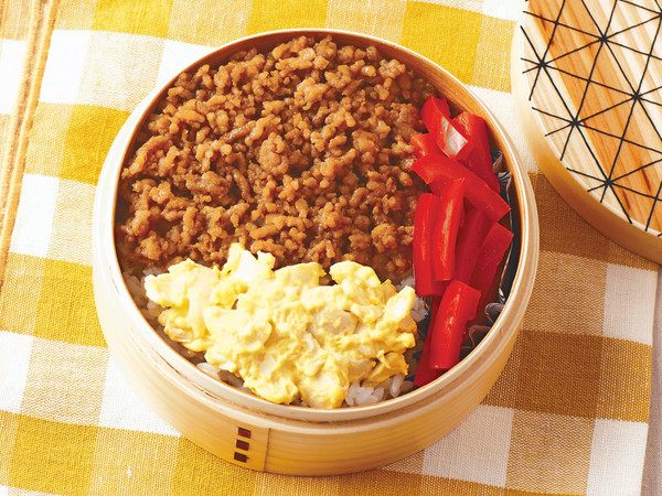 しっとりそぼろの2色弁当