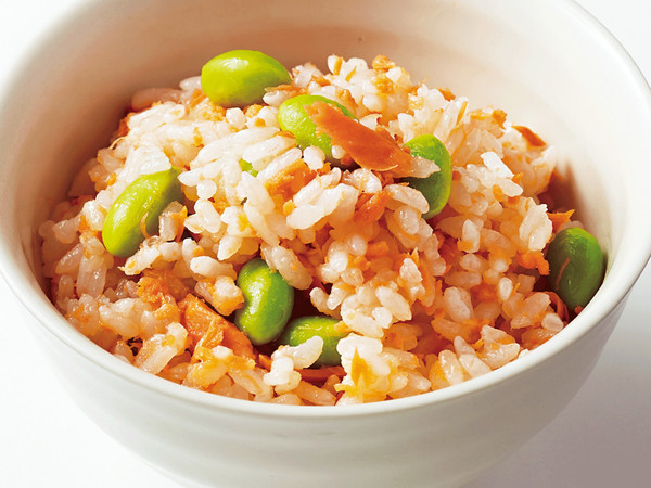 鮭フレークと枝豆の混ぜご飯