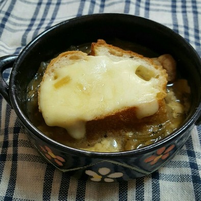 チキンオニオングラタンスープの写真
