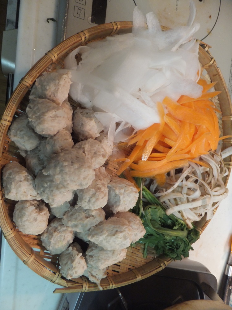 鶏だんごと根菜のカレー鍋風の画像