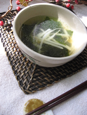 もやしとワカメのスープ