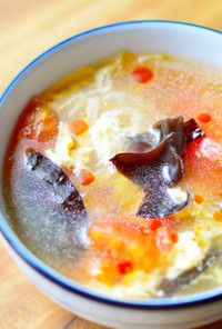 キクラゲ入り卵とトマトの中華スープ