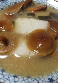 開きナメコ、栗茸と里芋の味噌煮・田舎風