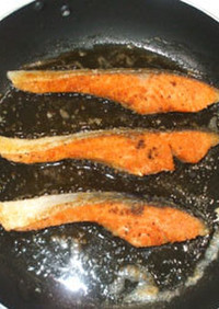 鮭・サーモンの粒マスタードパン粉焼き