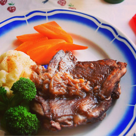 鶏モモ肉の赤ワイン煮込み☆林檎とクローブ