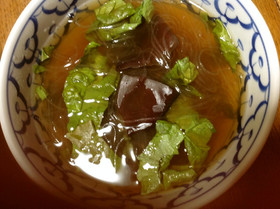 生きくらげとサニーレタスの春雨スープ