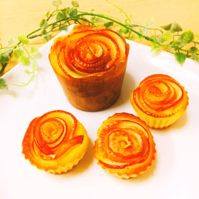 簡単☆豪華‼︎りんごの薔薇カップケーキ
