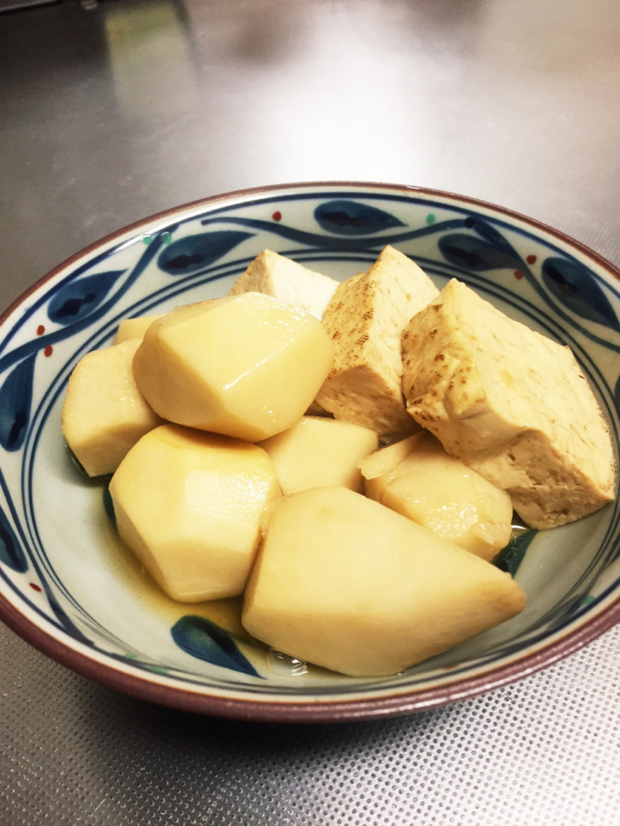里芋と焼き豆腐の煮物の画像