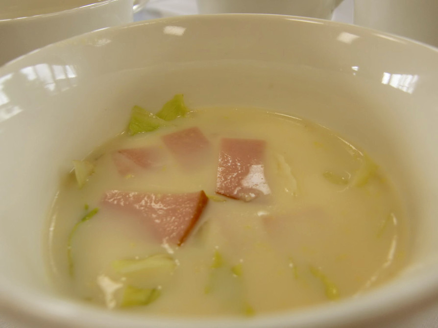レタスとハムの冷製豆乳スープの画像