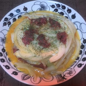 コンビーフと玉葱のケーキ風オムレツ