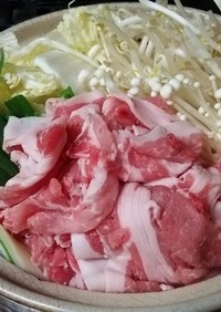 特製ダレで豚肉と白菜の鍋