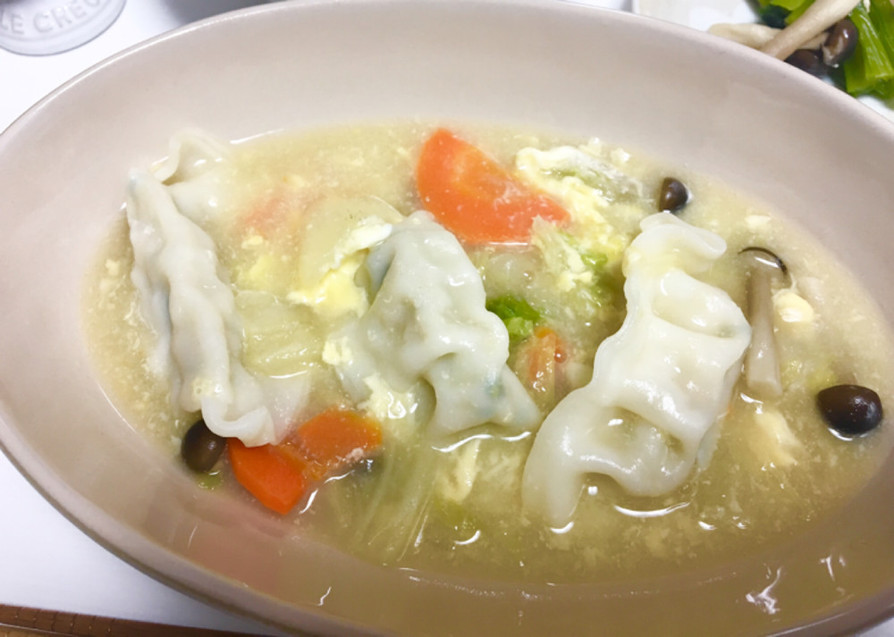 簡単♥餃子の野菜たっぷり温まるスープの画像