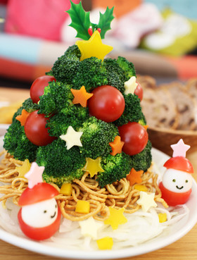 ノンフライヤー♪揚げ麺クリスマスサラダ