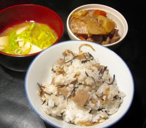 日本の味がいっぱいの五目飯の画像