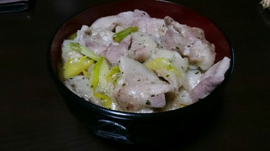 レンジで簡単！ガッツリ丼～ネギ塩豚バラ丼の写真