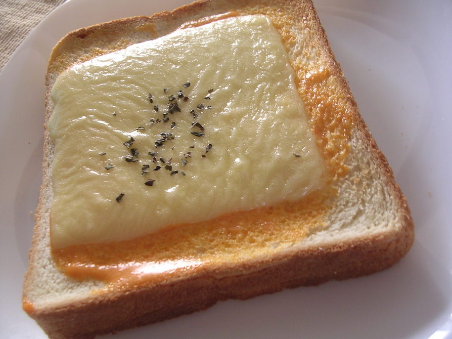 チリマヨでスパイシーチーズトーストの画像
