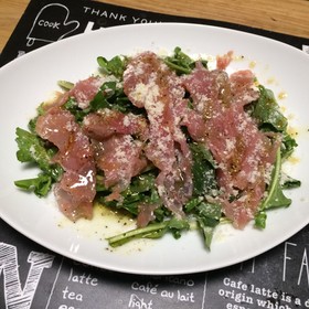 ルッコラと生ハムのサラダ